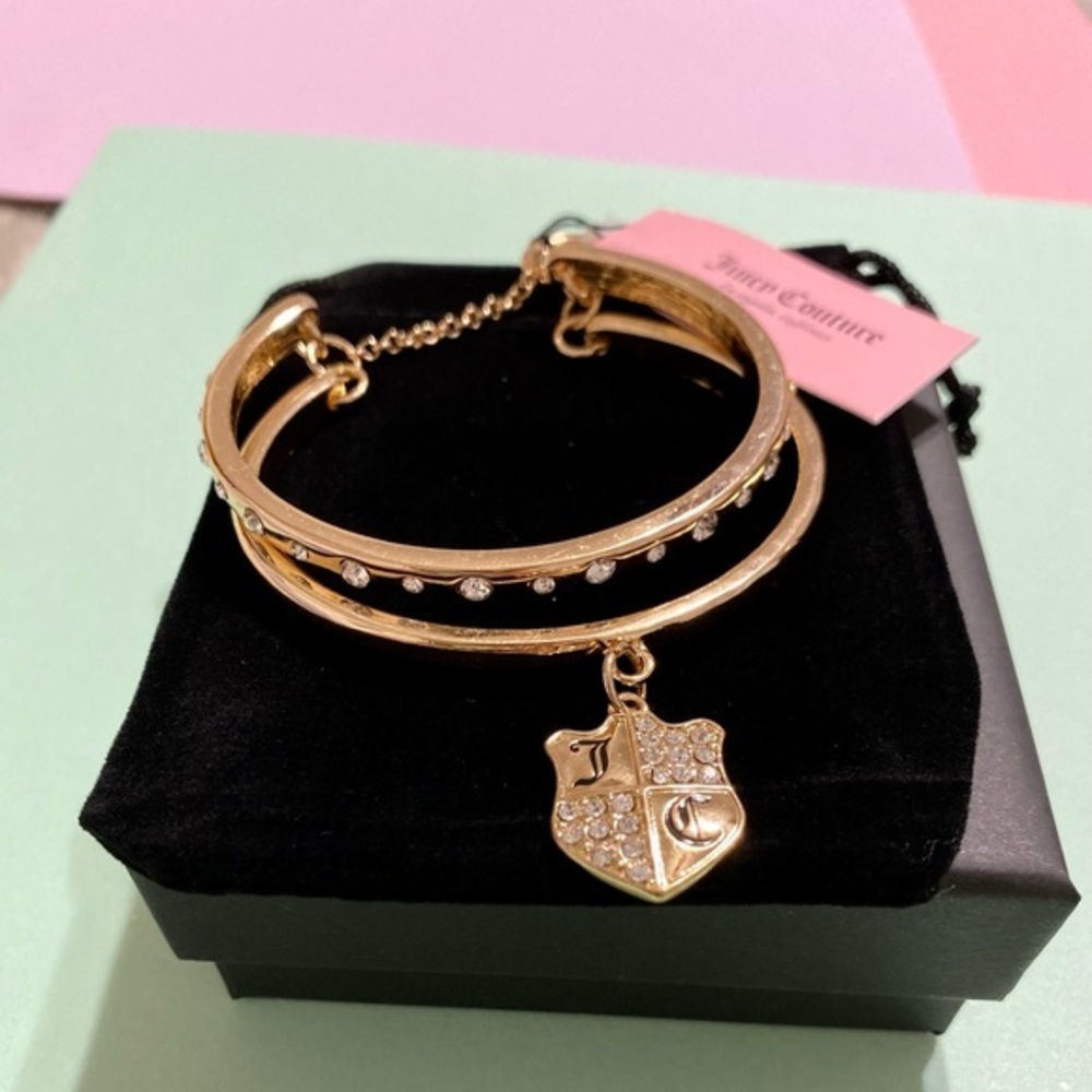 CHARM CUFF EMBLEM CRESS BRACELET